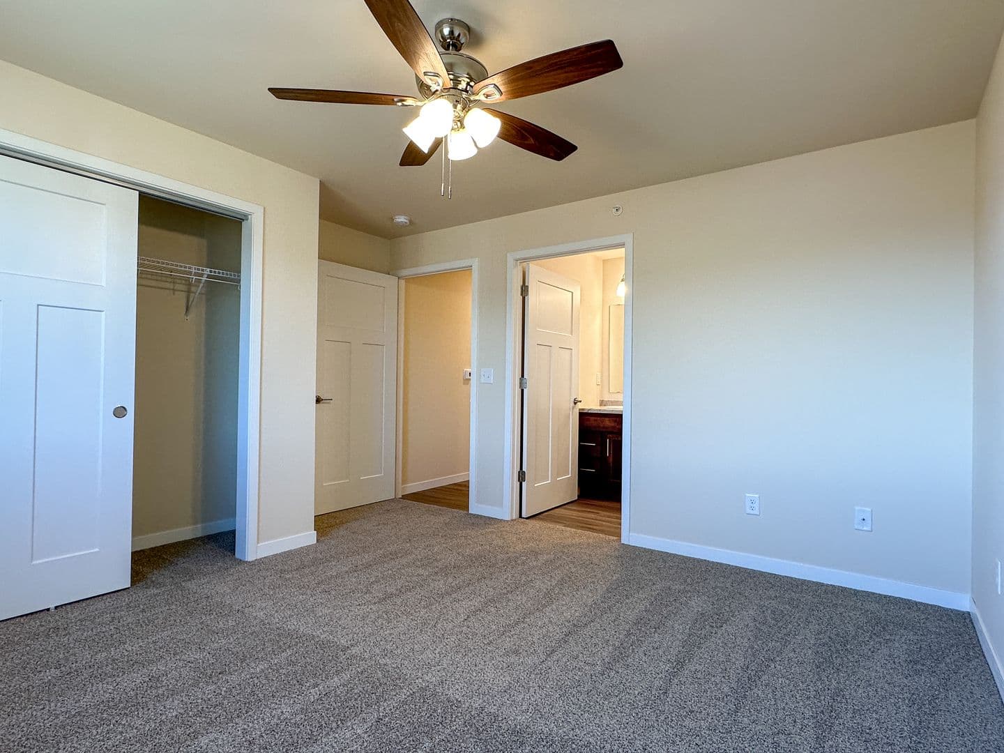 Athens Apartment: 713 Caroline Street