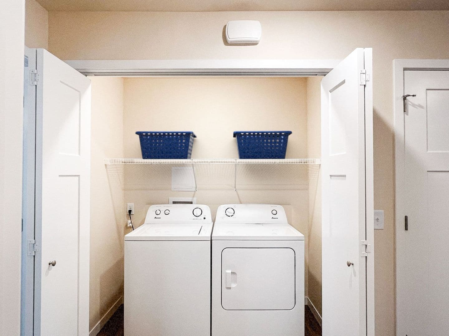 Athens Apartment: 713 Caroline Street