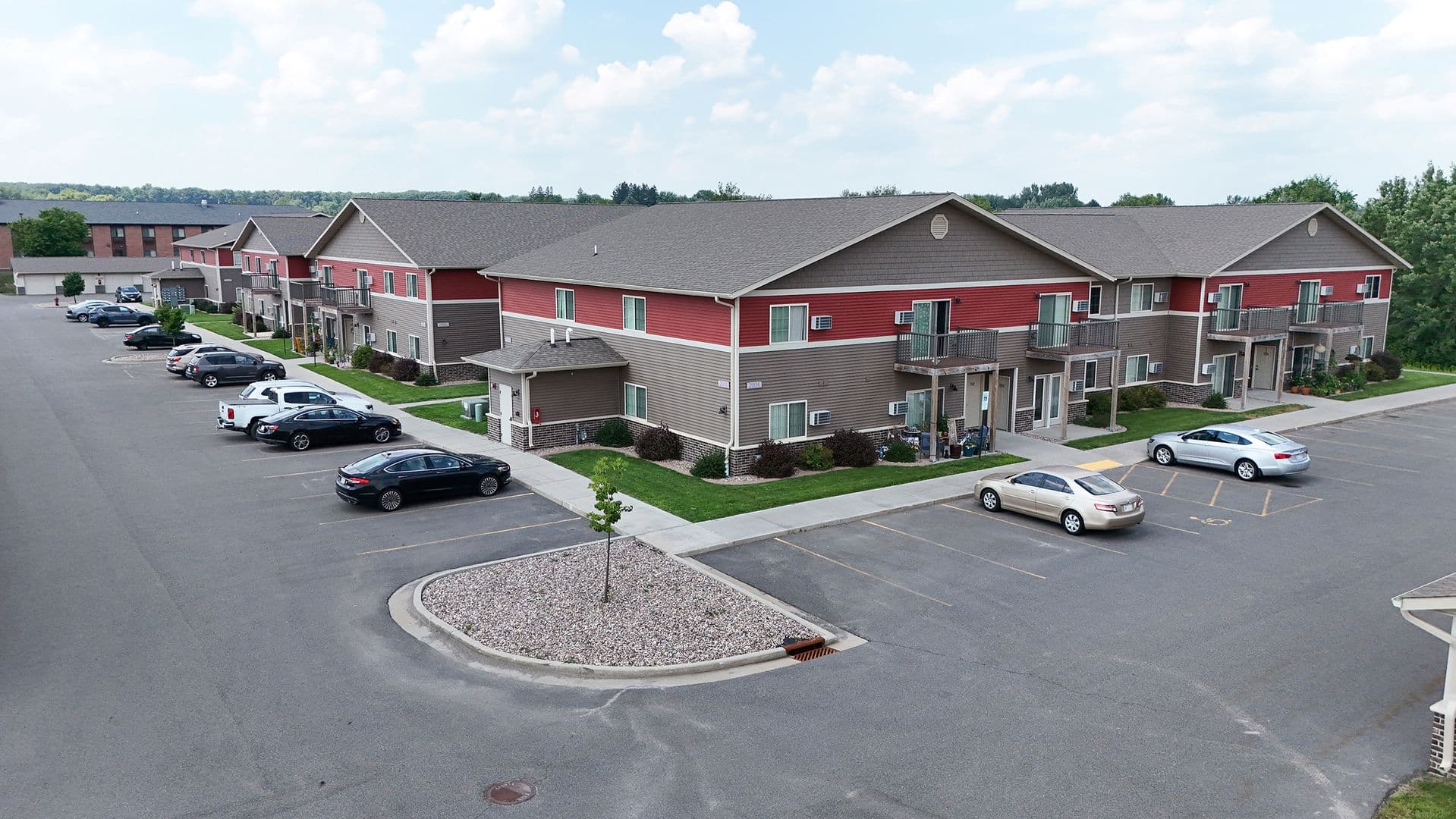 Marshfield Apartment: 1906 N Hume Ave