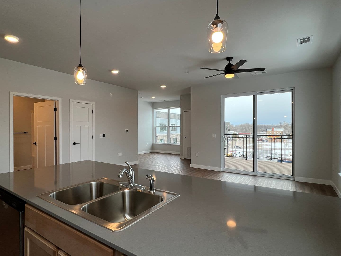 New London Apartment: 305 West Wolf River Avenue