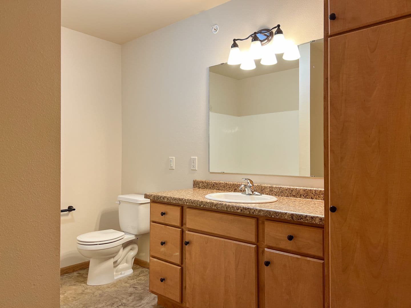 Rice Lake Apartment: 515 Moon Lake Dr