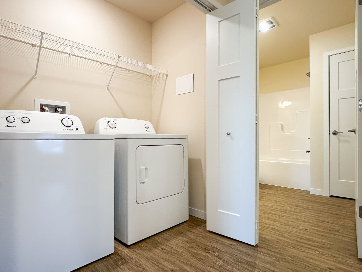 Florence Apartment: 5863 Chapin Street