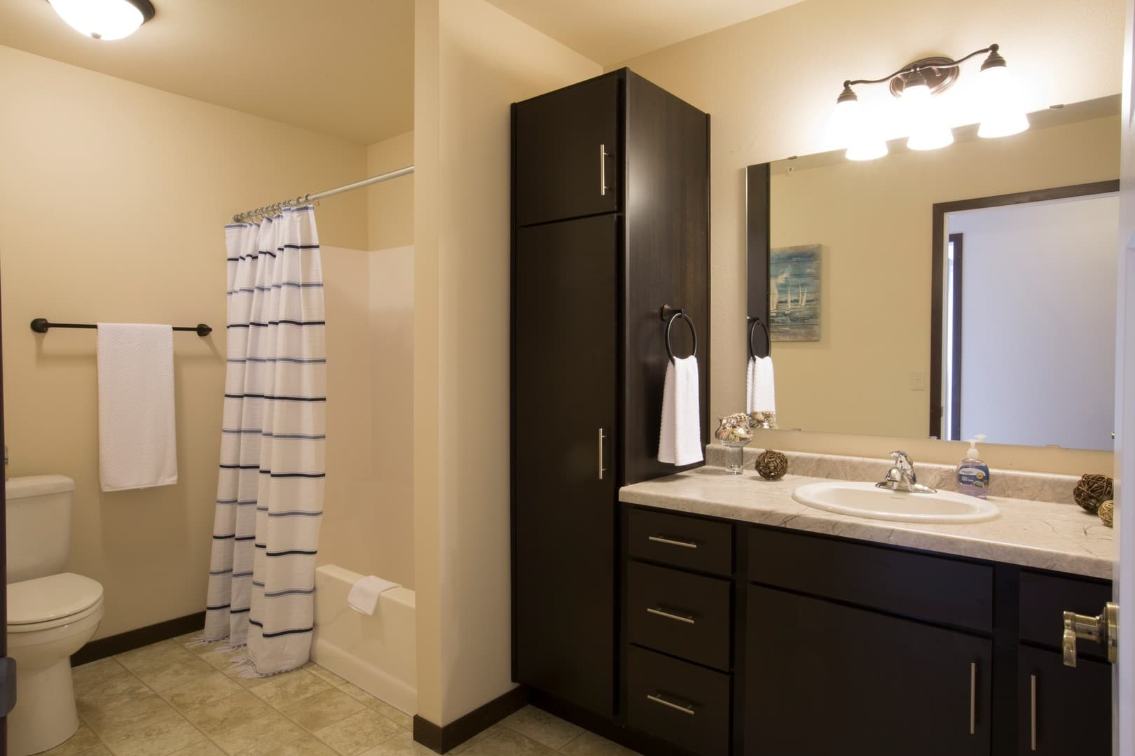 Sturgeon Bay Apartment: 415 S. Grant Ave