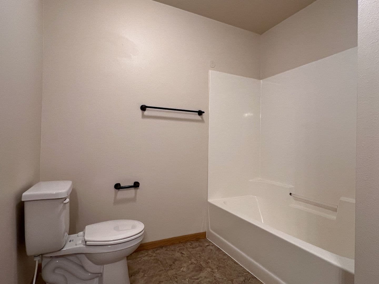 Rice Lake Apartment: 515 Moon Lake Dr