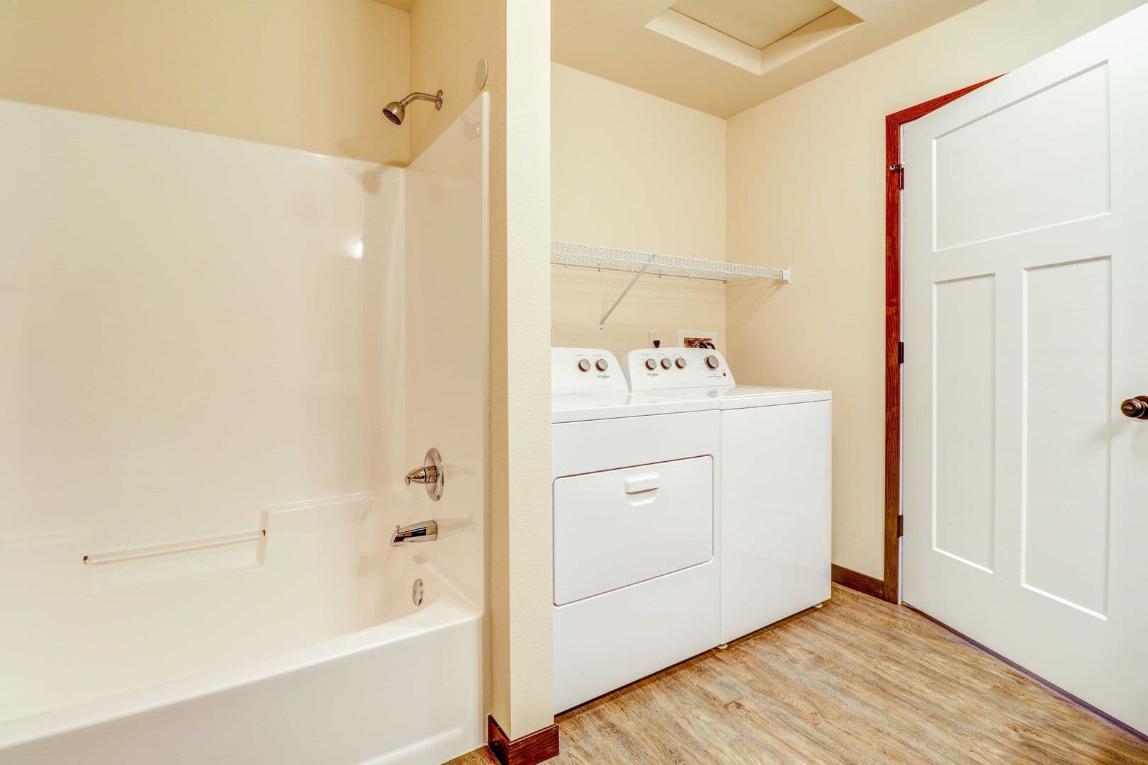 Kronenwetter Apartment: 1190 Kronenwetter Dr