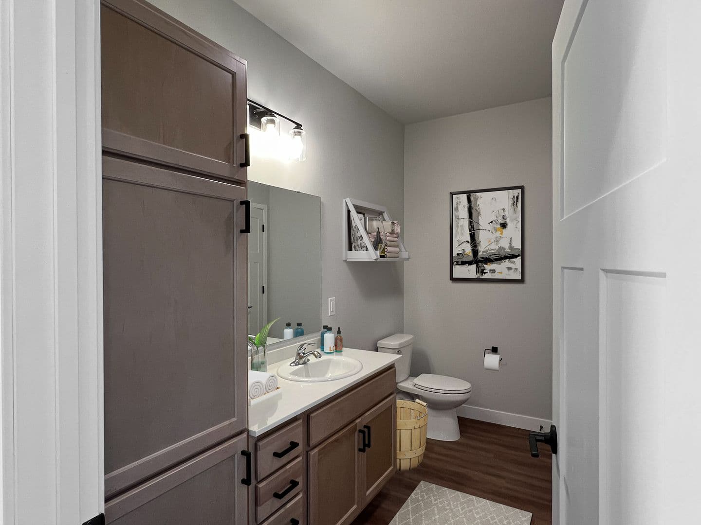 New London Apartment: 305 West Wolf River Avenue