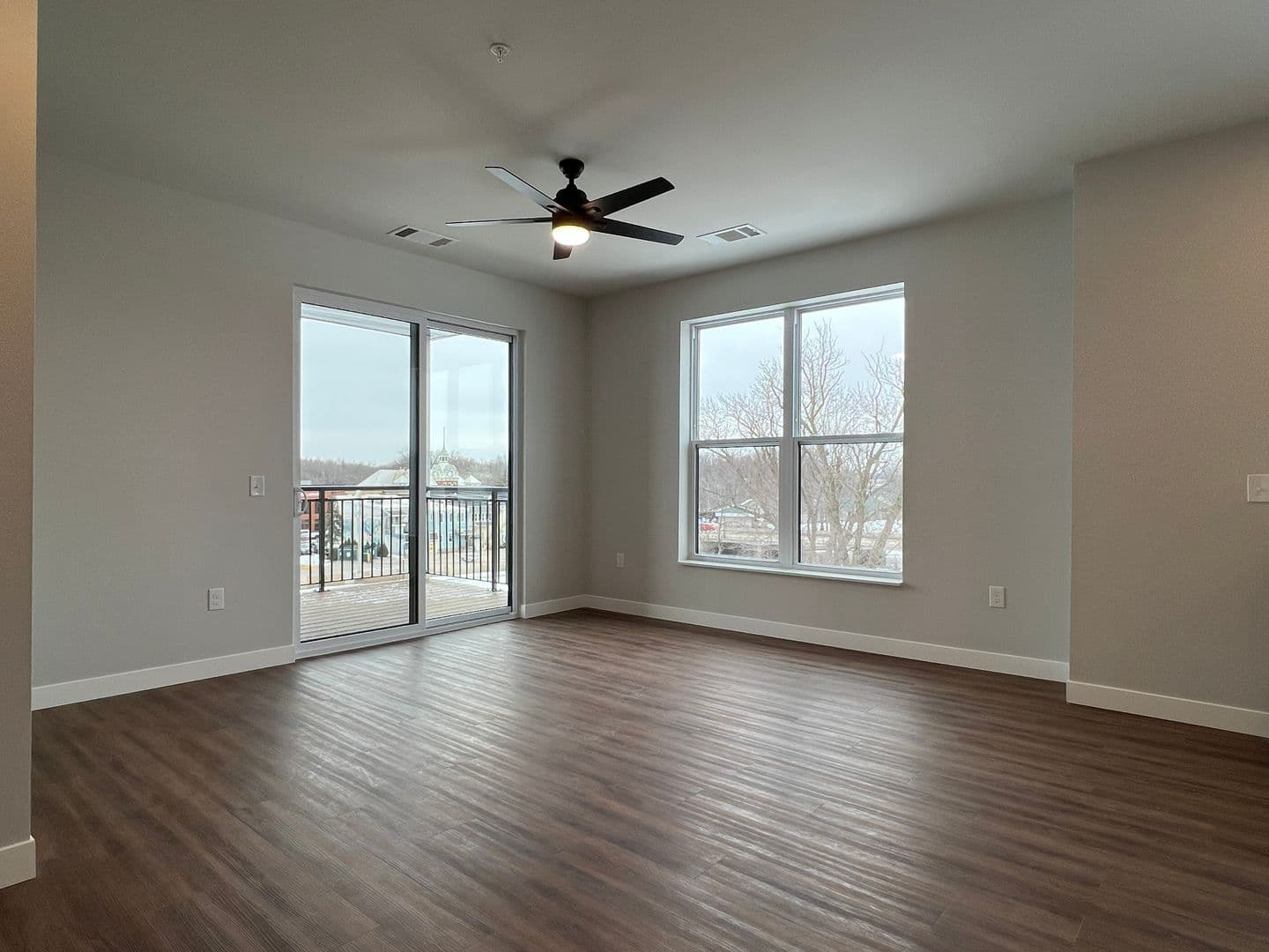 New London Apartment: 305 West Wolf River Avenue