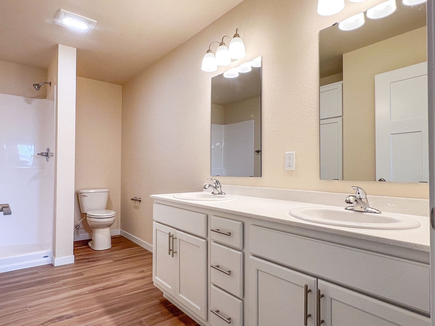 Eau Claire Apartment: 4395 Christopher Drive