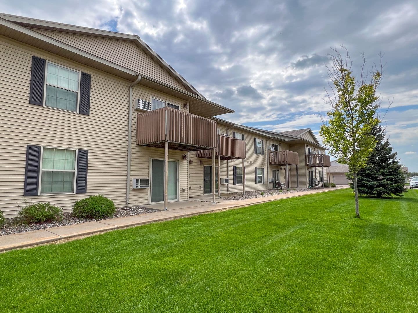 Merrill Apartment: 2301 W. Jackson St.