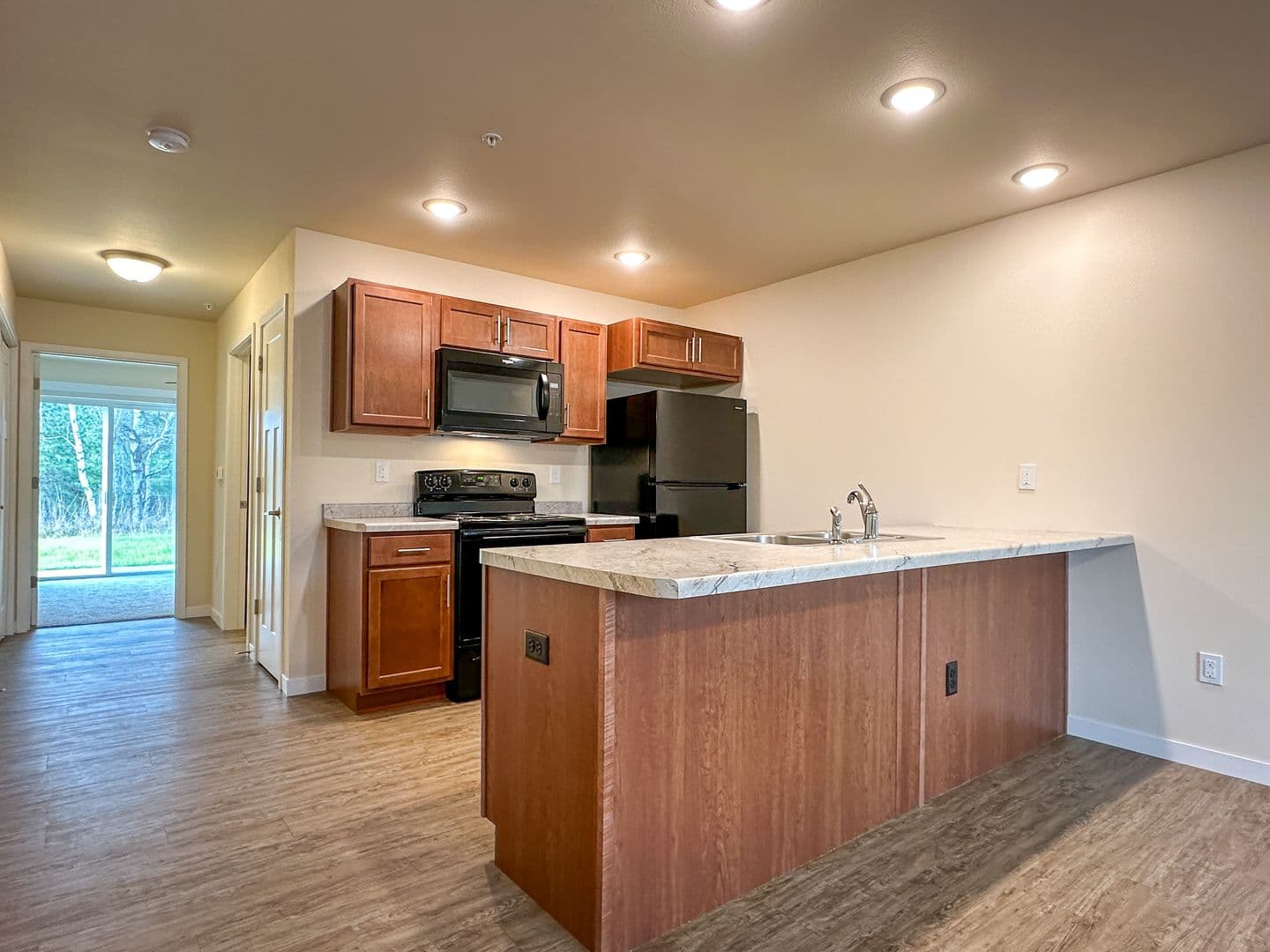 Florence Apartment: 5863 Chapin Street