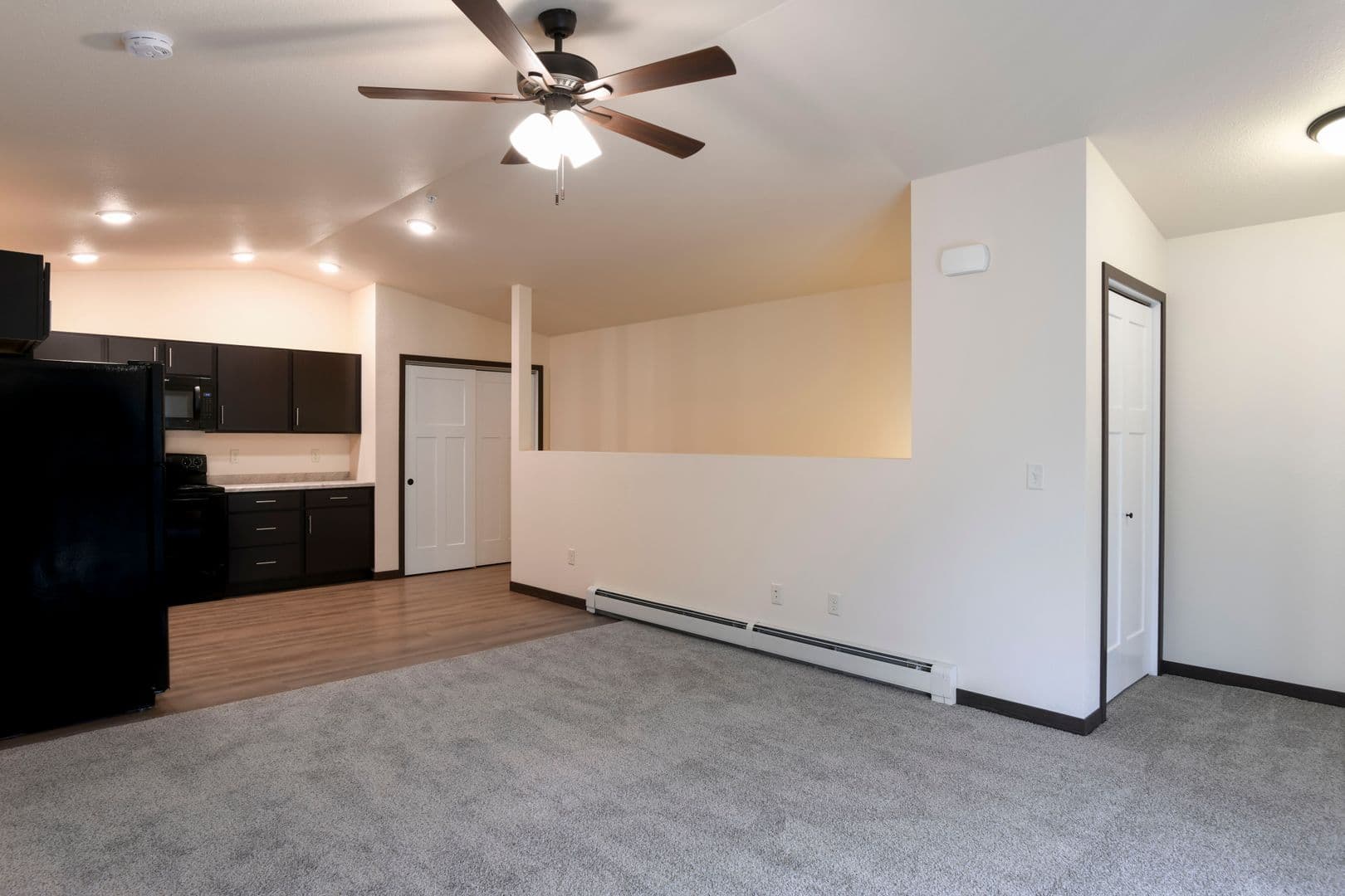 Marshfield Apartment: 1906 N Hume Ave
