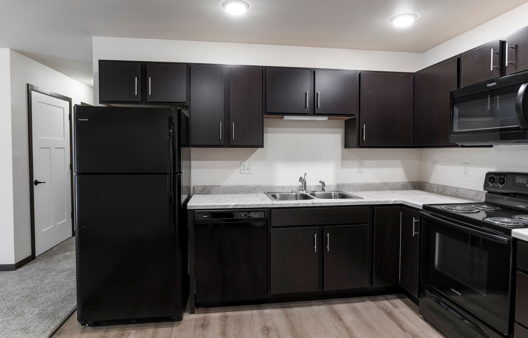 Marshfield Apartment: 1906 N Hume Ave