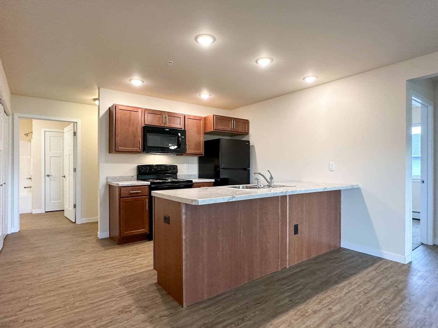 Florence Apartment: 5863 Chapin Street