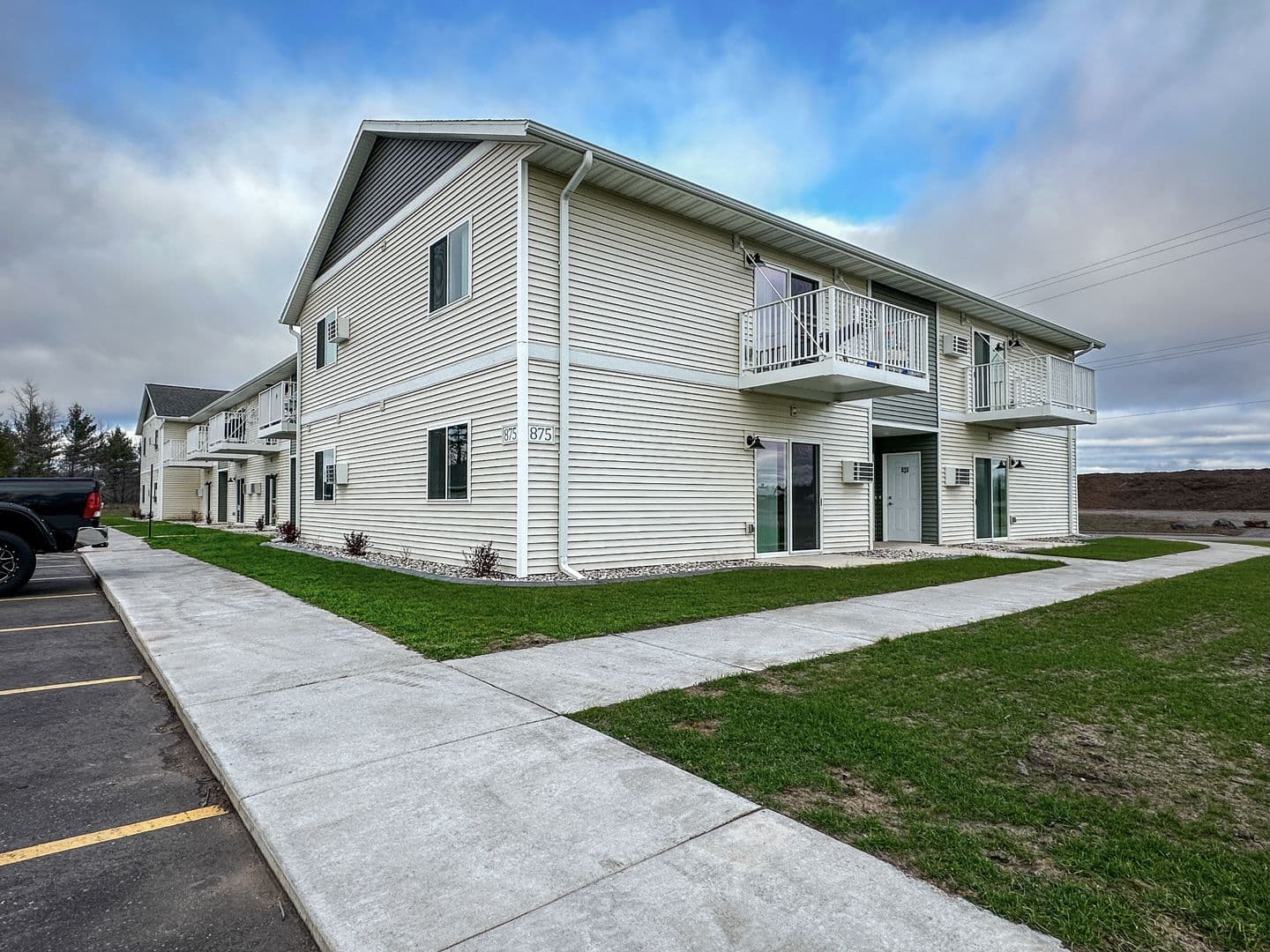 Niagara Apartment: 865 Coolidge Ave #17