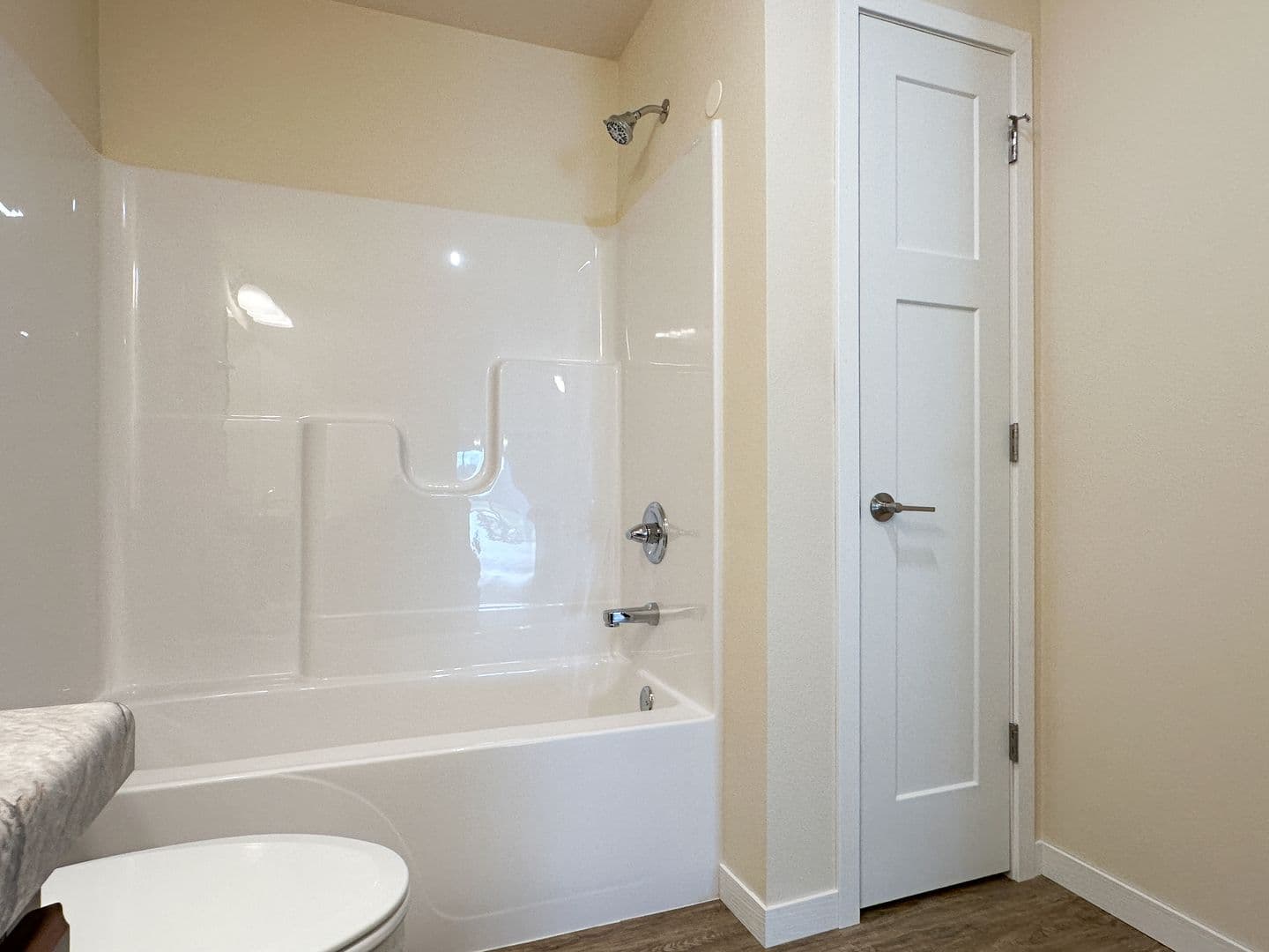 Florence Apartment: 5863 Chapin Street