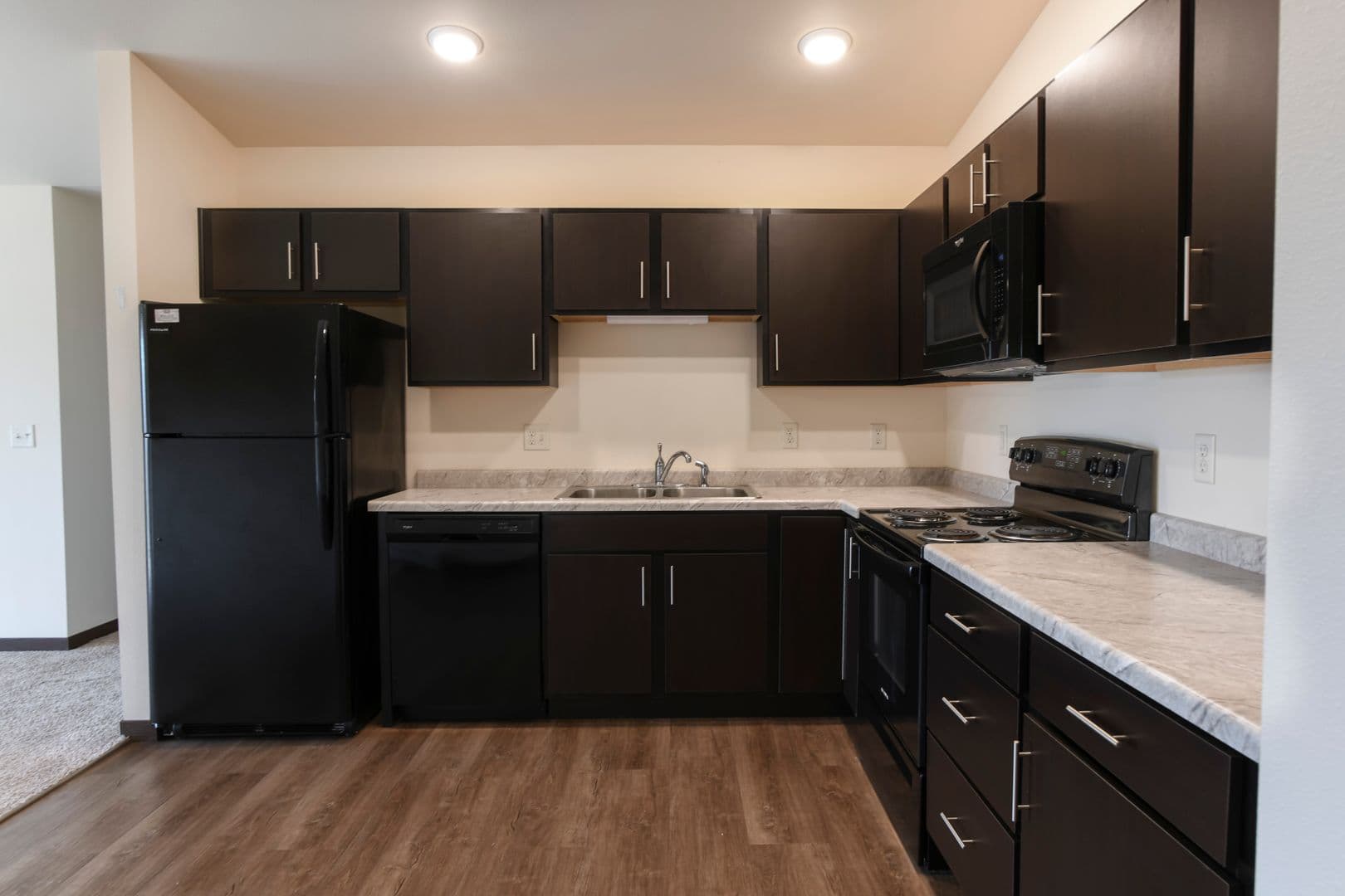 Marshfield Apartment: 1906 N Hume Ave