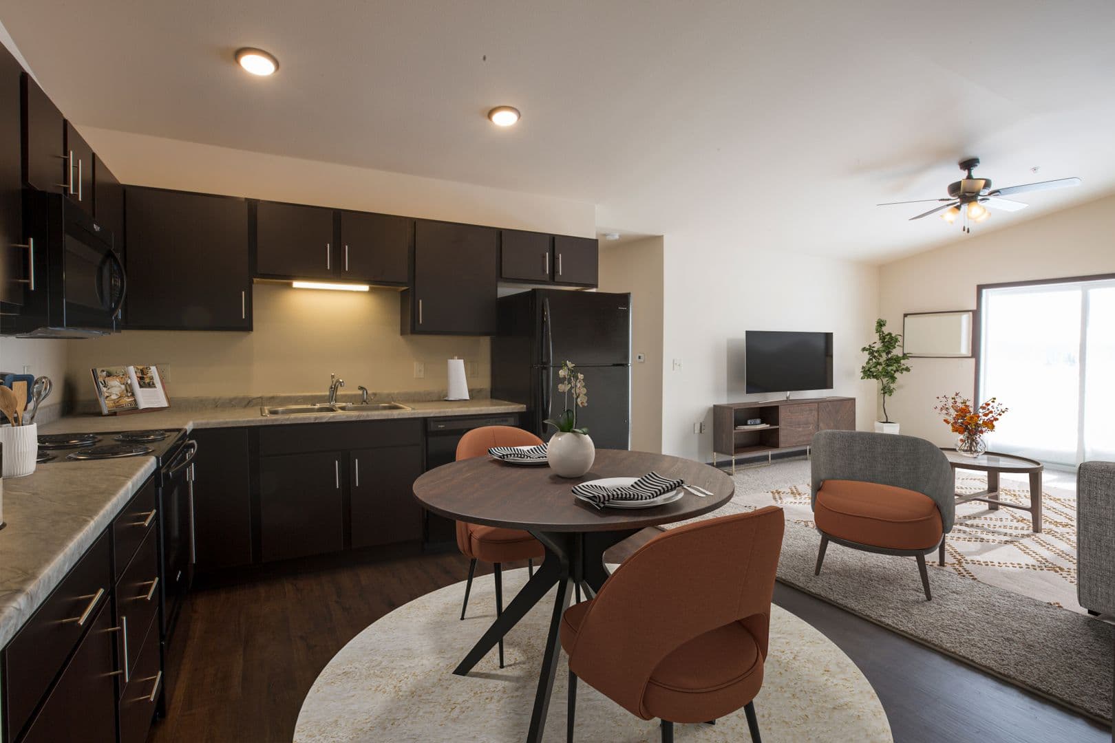 Sturgeon Bay Apartment: 415 S. Grant Ave