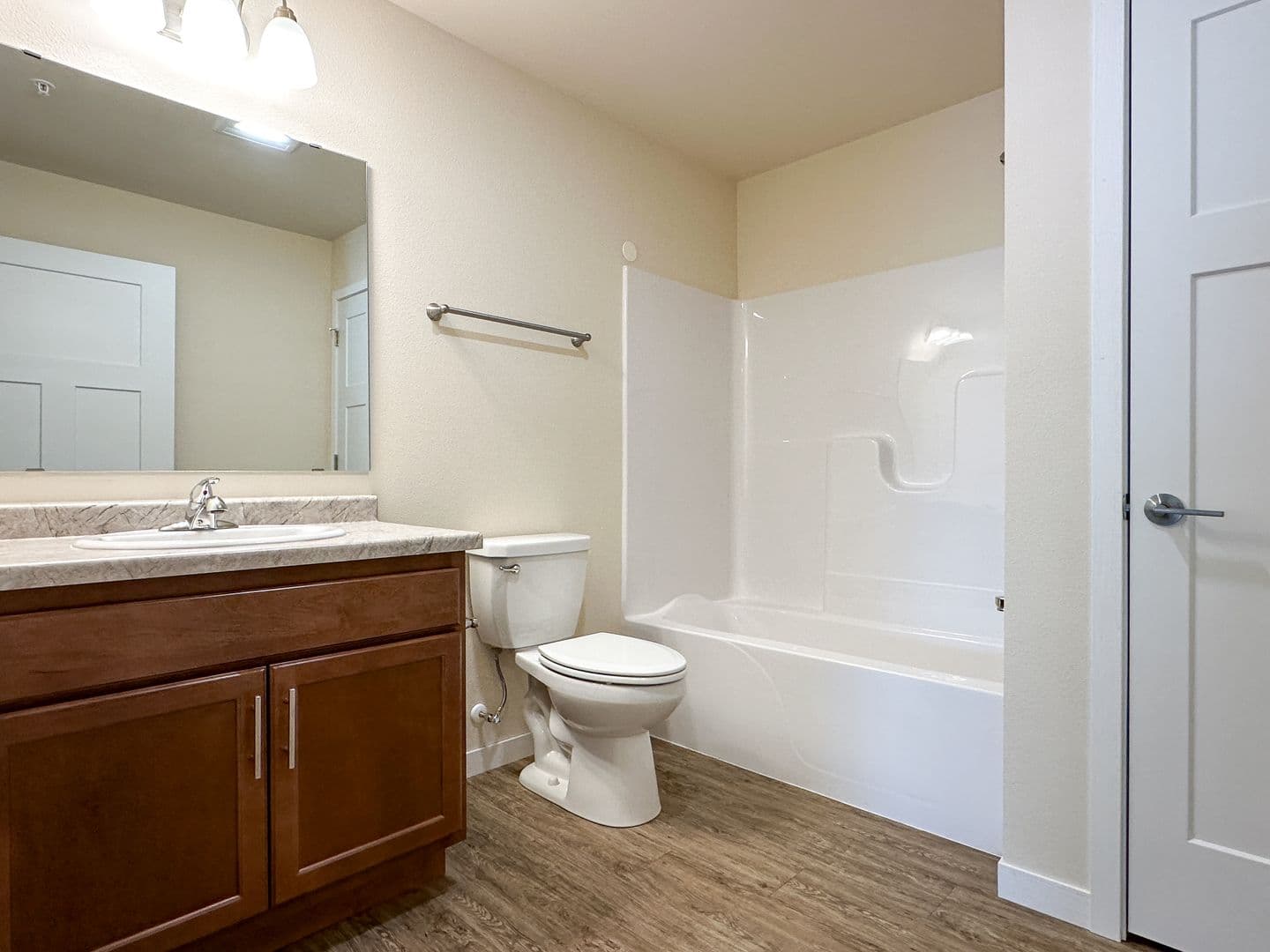 Florence Apartment: 5863 Chapin Street