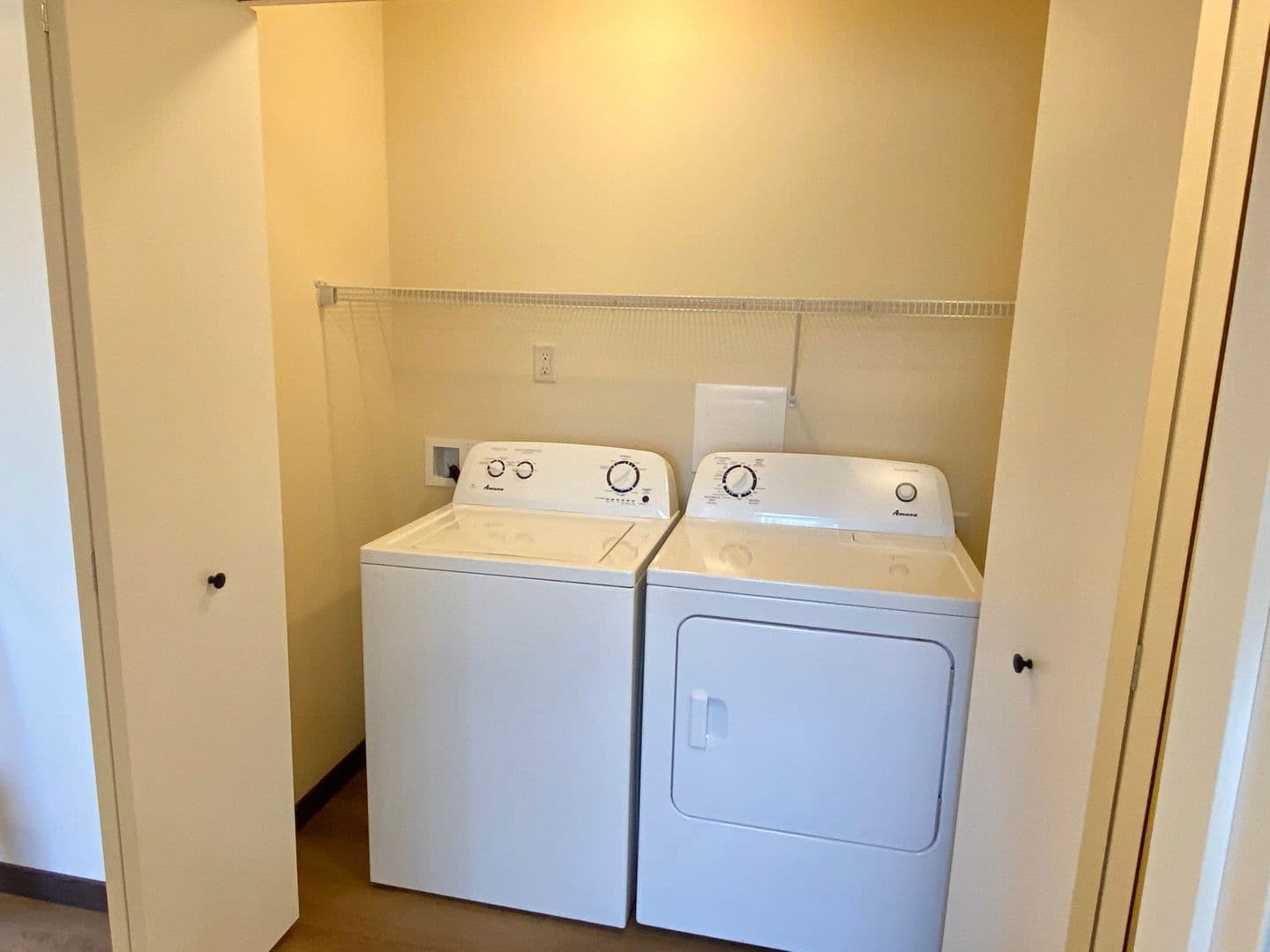 Plover Apartment: 3500 Willow Dr