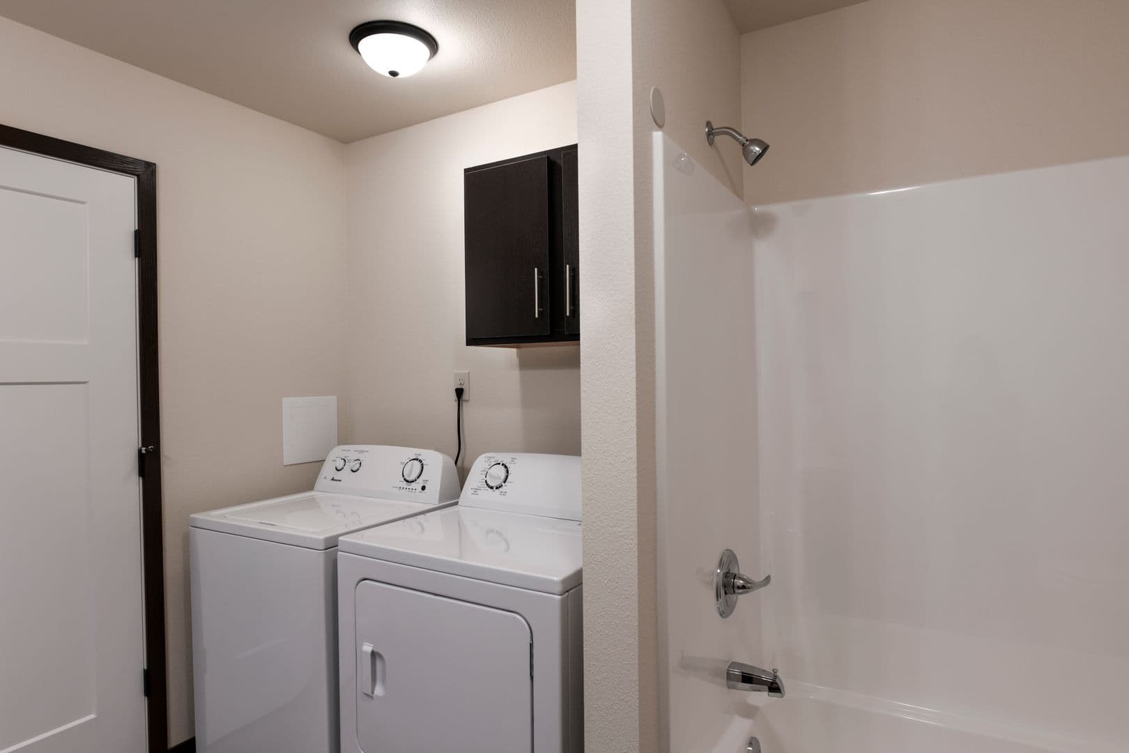 Marshfield Apartment: 1906 N Hume Ave