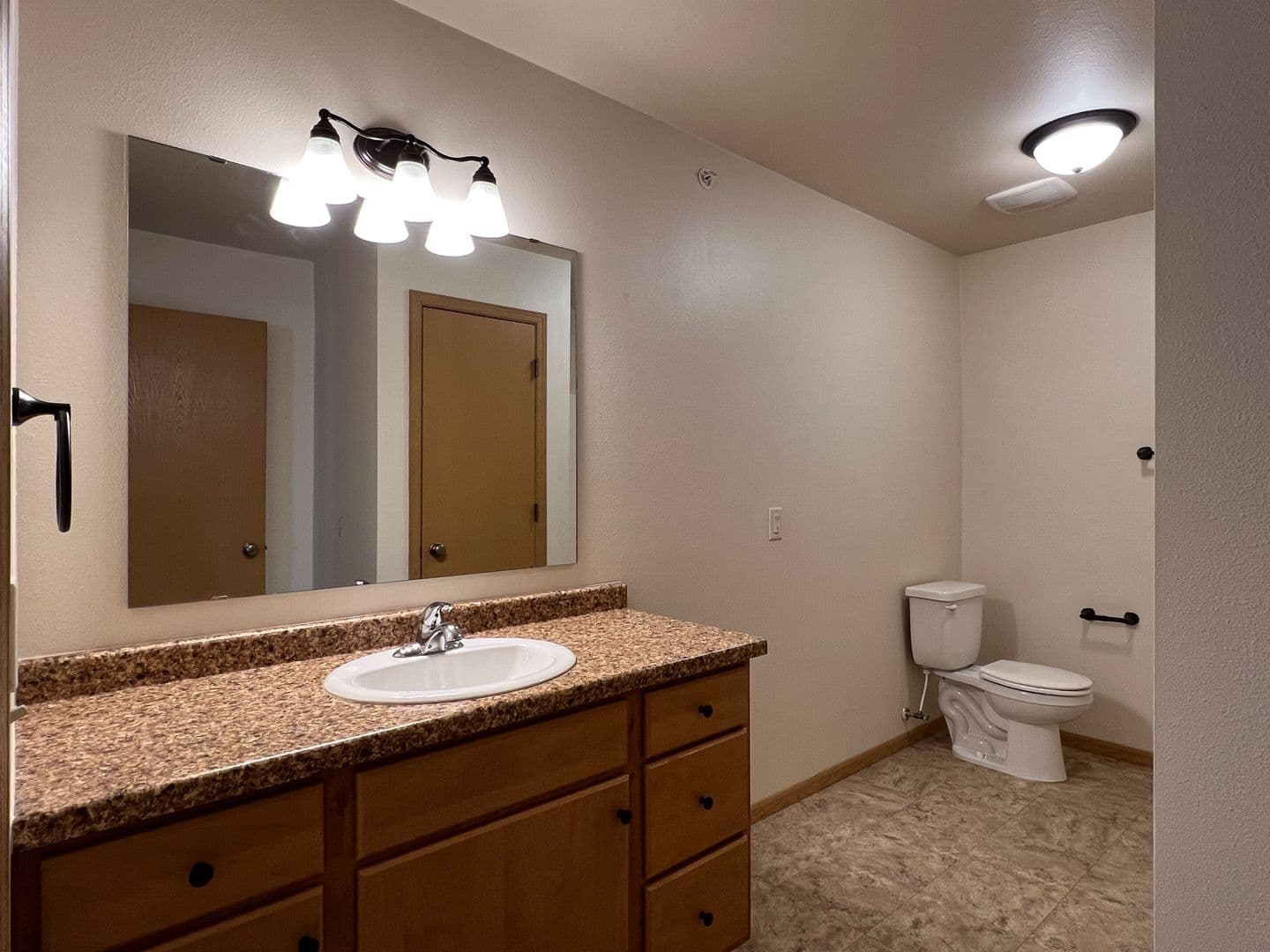 Rice Lake Apartment: 515 Moon Lake Dr
