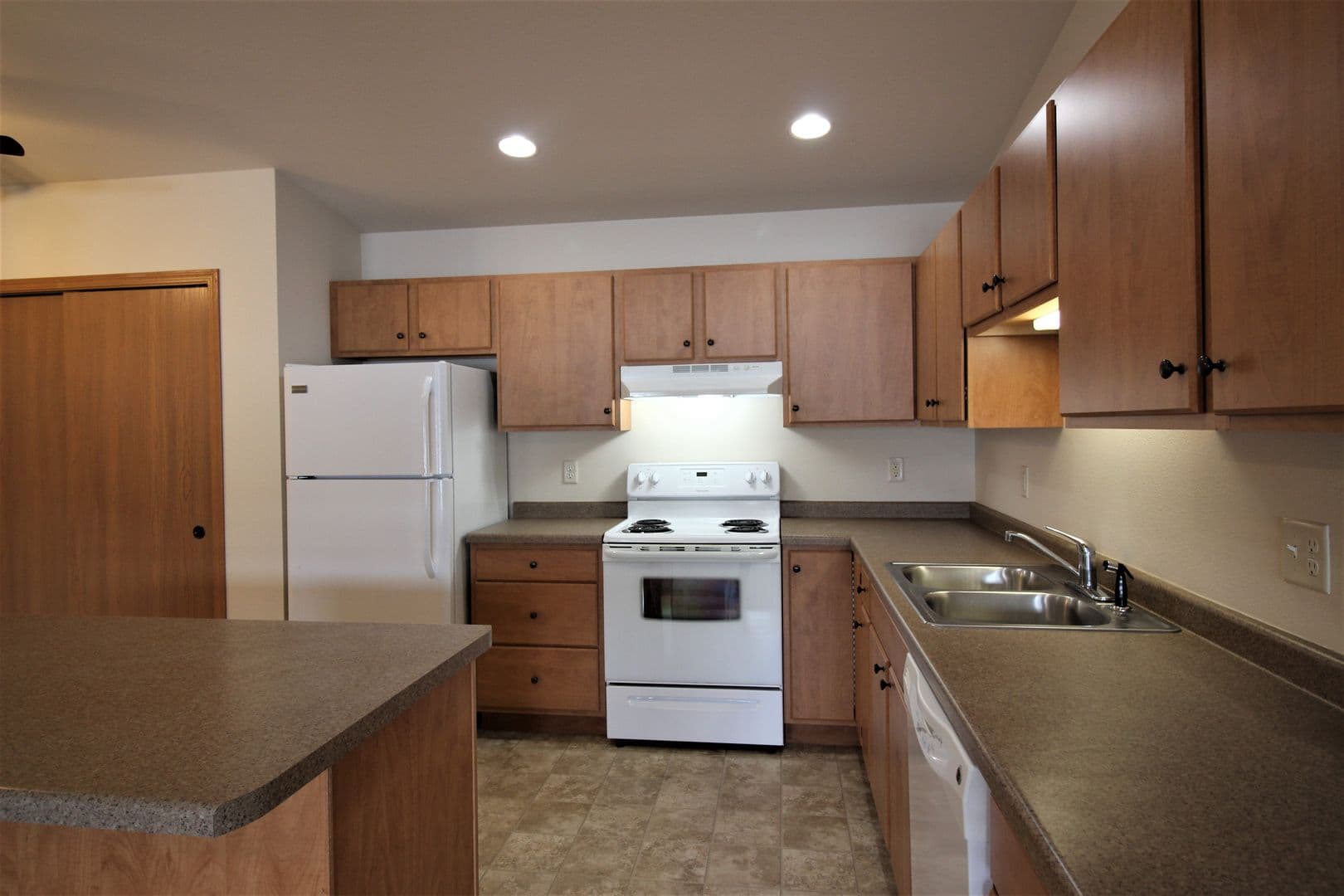 Plover Apartment: 3500 Willow Dr