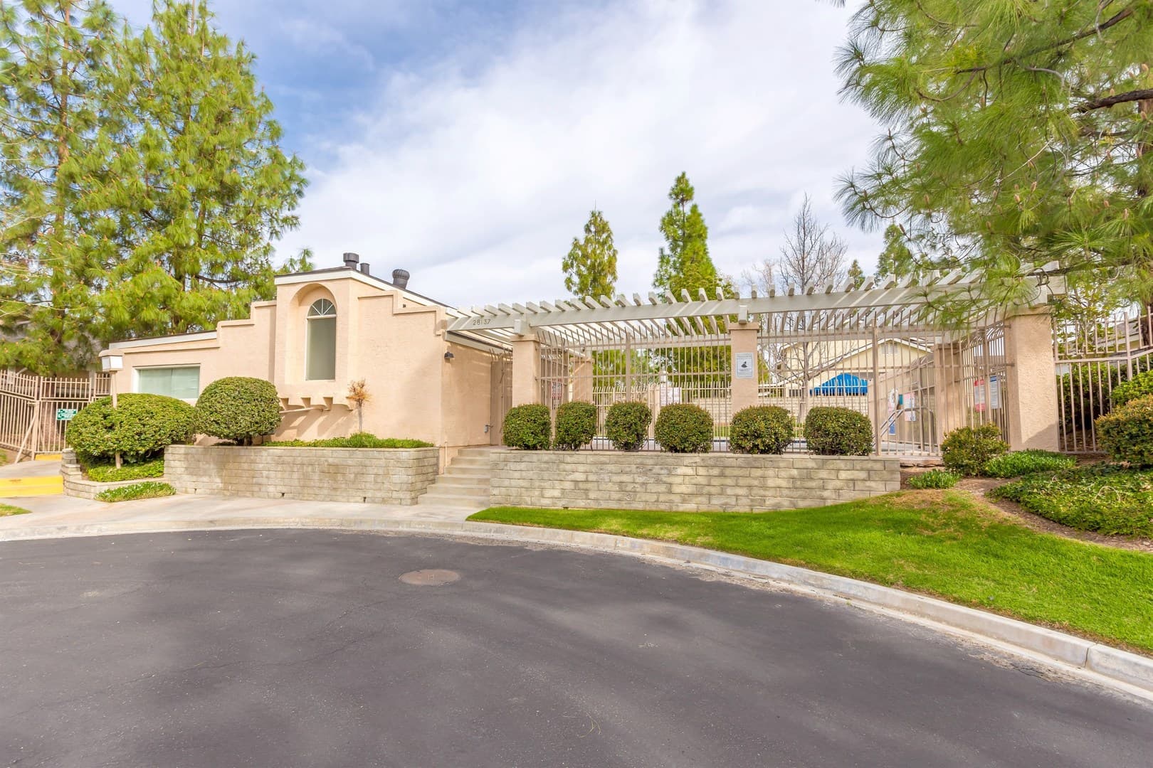 Saugus House: 22837 Banyan Place #336