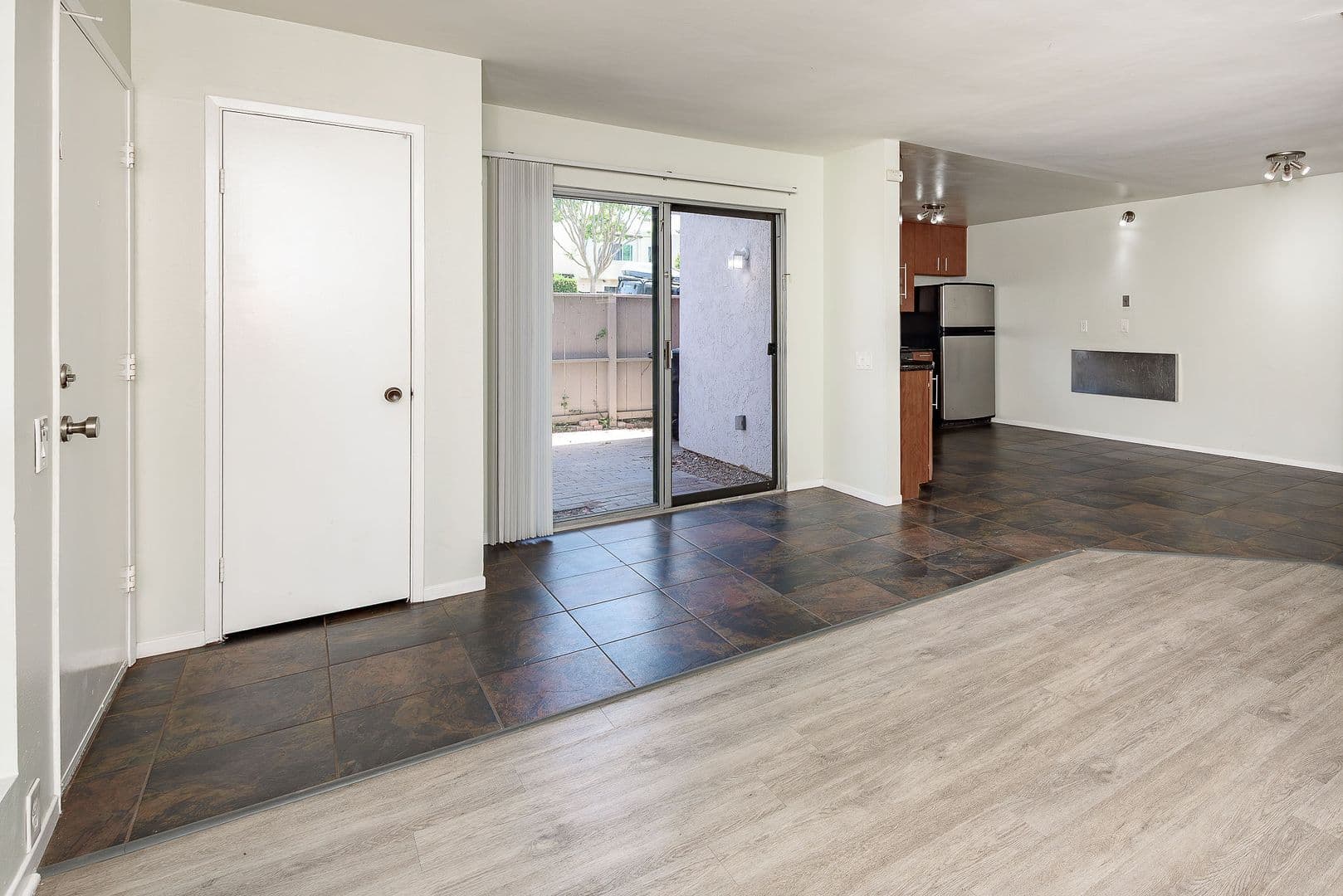 San Diego Condo: 9653 Easter Way