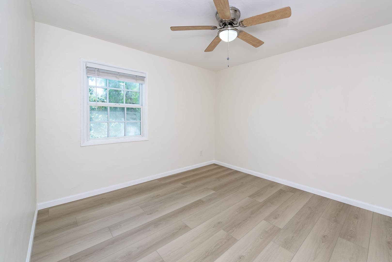 Coronado Apartment: 736-746 E Avenue