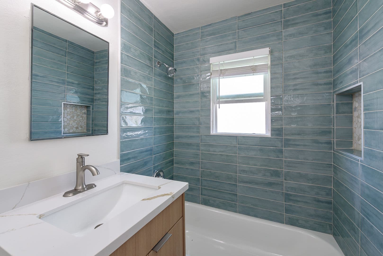 Coronado Apartment: 736-746 E Avenue