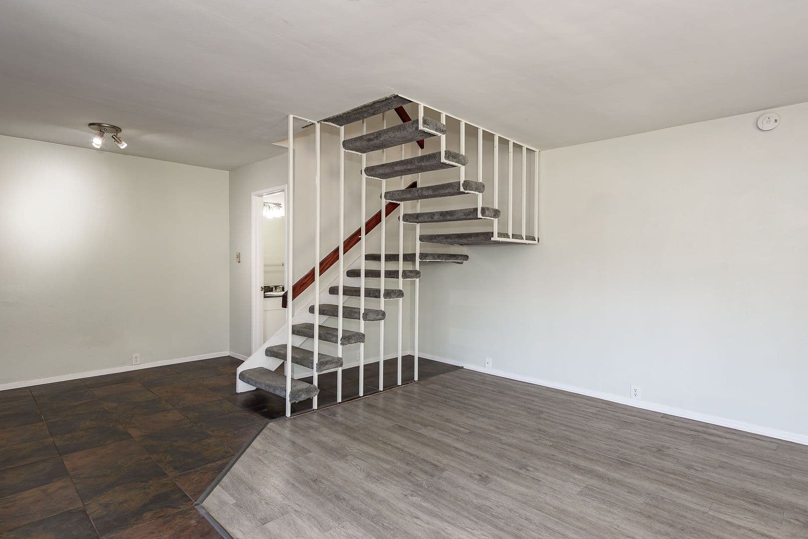 San Diego Condo: 9653 Easter Way