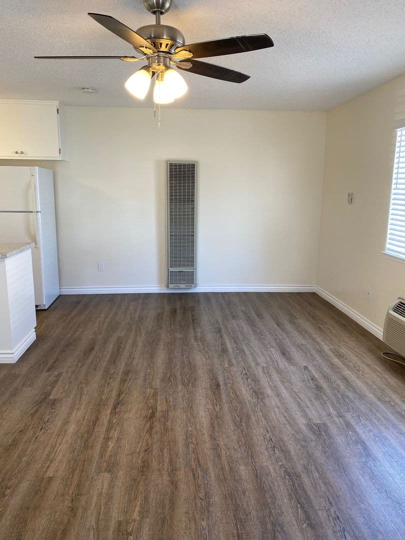 El Cajon Apartment: 390 S.Mollison Ave