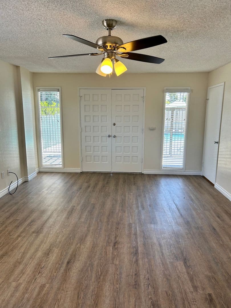 El Cajon Apartment: 390 S.Mollison Ave