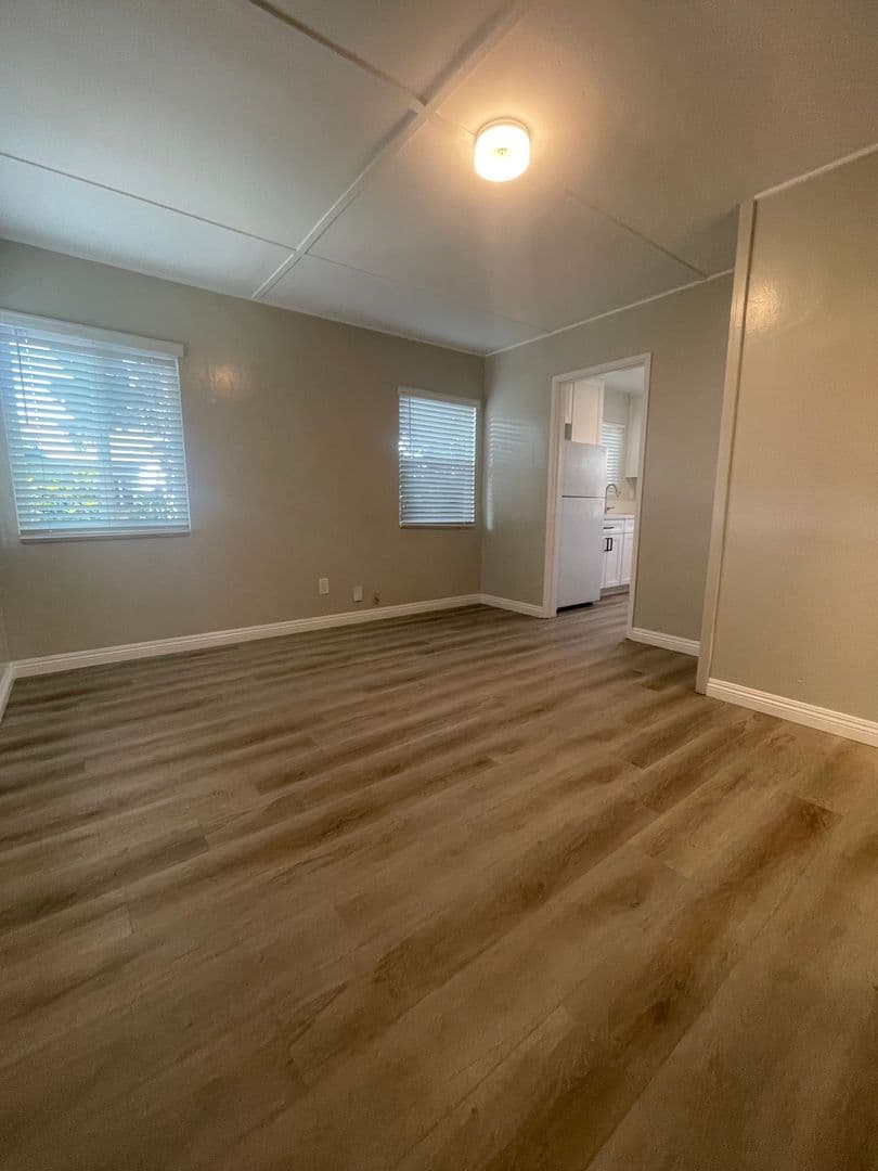 San Diego Apartment: 4982-86 1/2 Saratoga Avenue