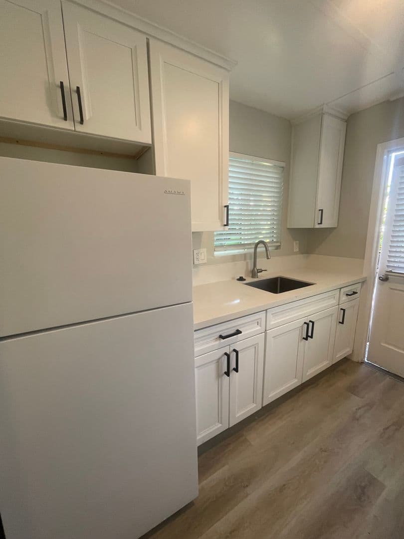 San Diego Apartment: 4982-86 1/2 Saratoga Avenue