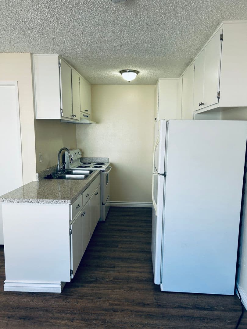 El Cajon Apartment: 390 S.Mollison Ave