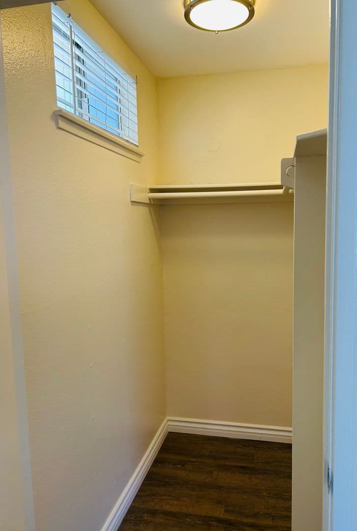 El Cajon Apartment: 390 S.Mollison Ave