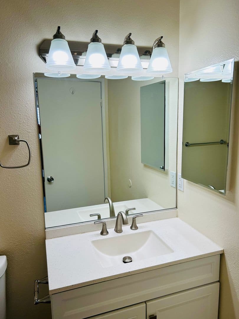 El Cajon Apartment: 390 S.Mollison Ave