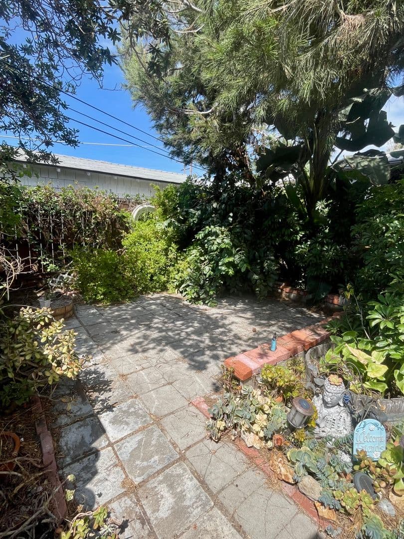 San Diego Apartment: 4982-86 1/2 Saratoga Avenue