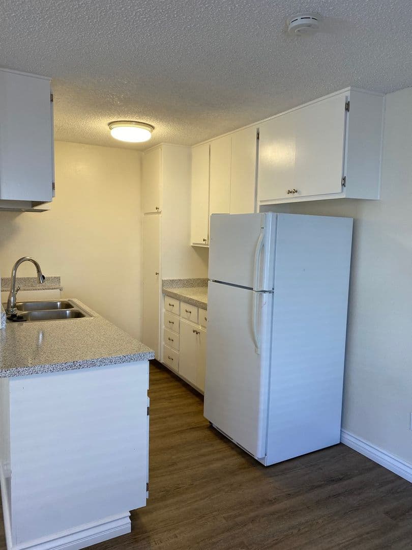 El Cajon Apartment: 390 S.Mollison Ave