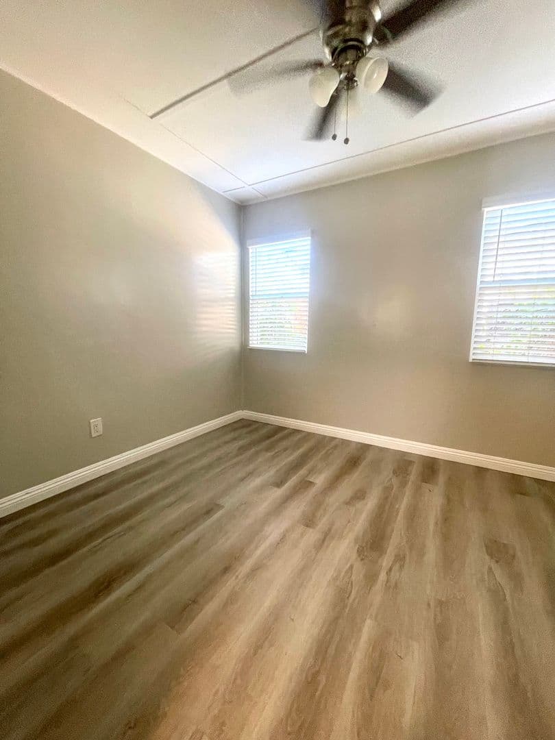 San Diego Apartment: 4982-86 1/2 Saratoga Avenue
