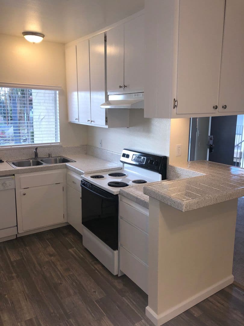 El Cajon Apartment: 390 S.Mollison Ave