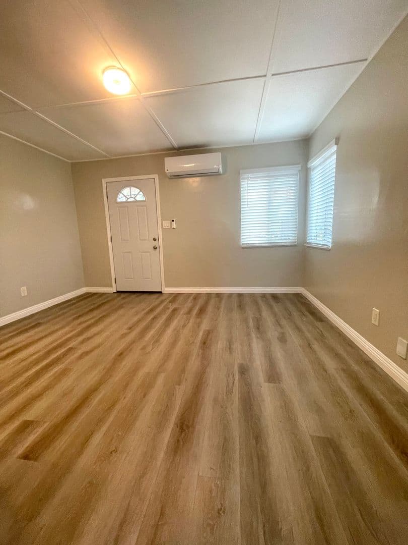 San Diego Apartment: 4982-86 1/2 Saratoga Avenue
