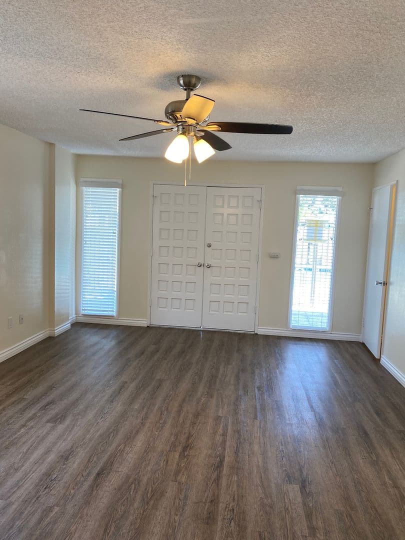 El Cajon Apartment: 390 S.Mollison Ave