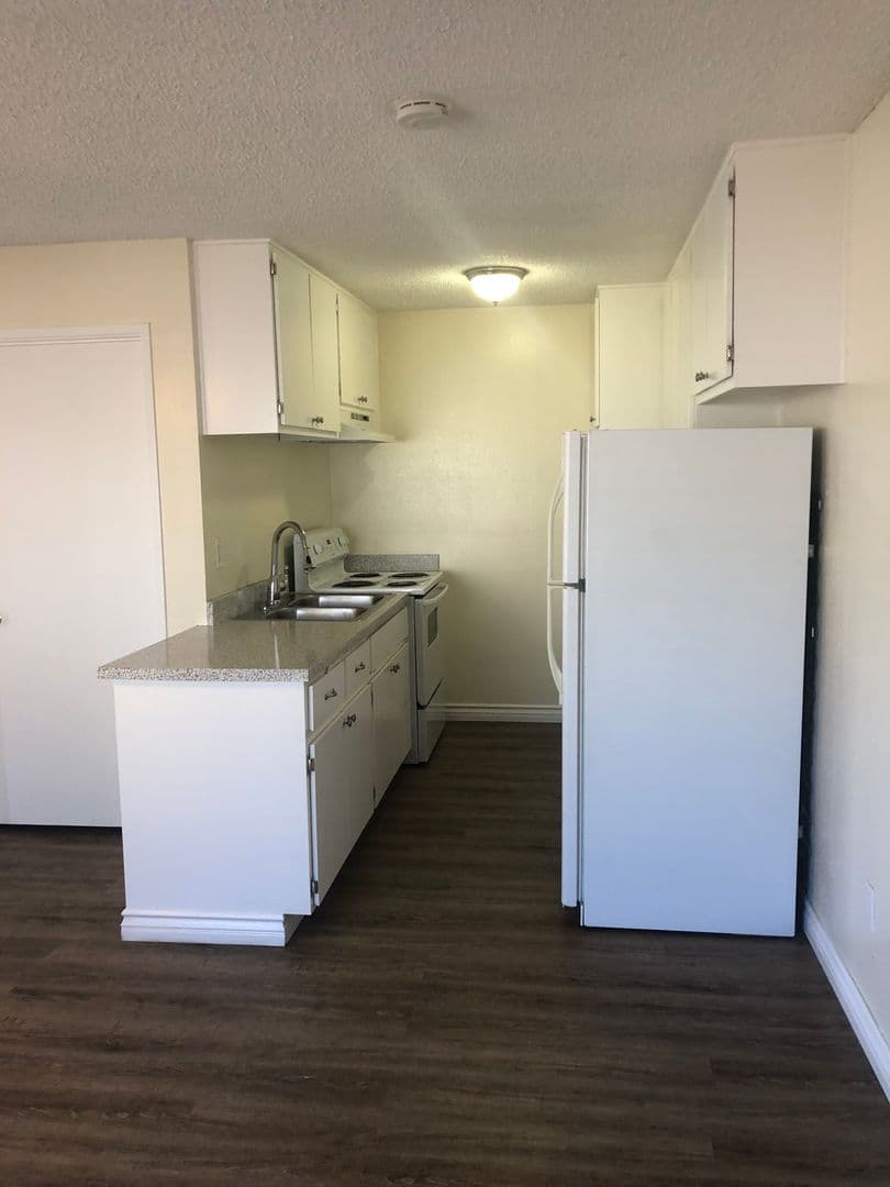 El Cajon Apartment: 390 S.Mollison Ave