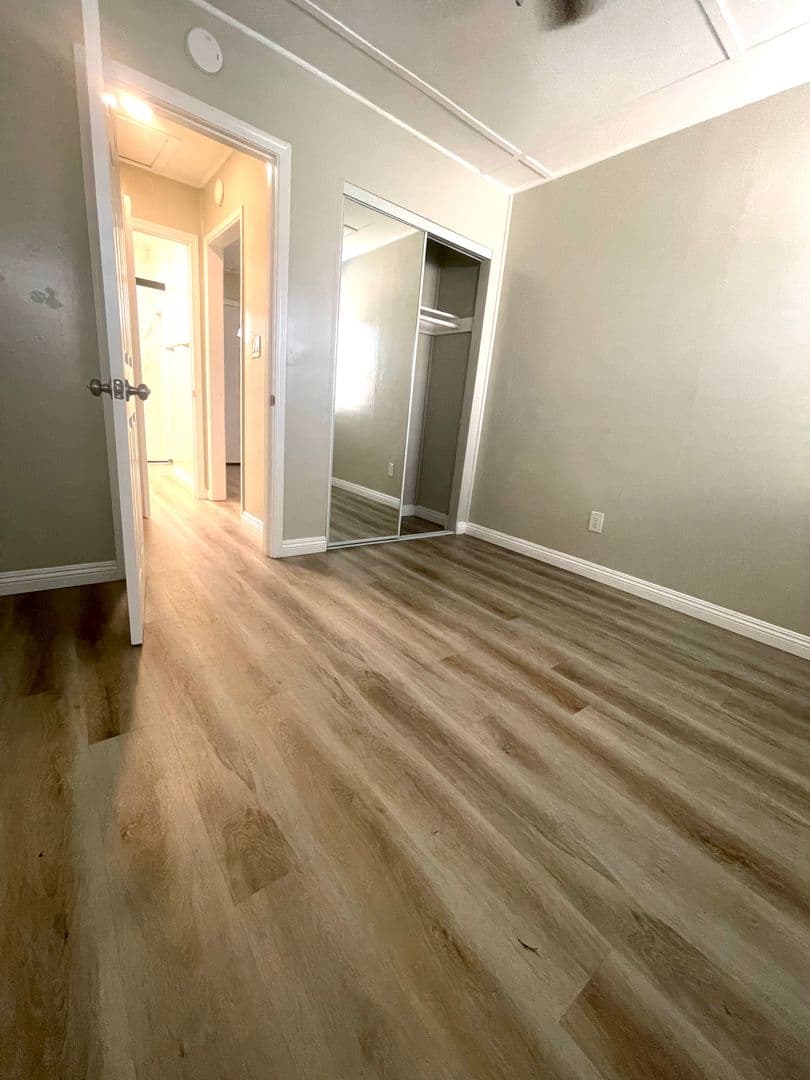 San Diego Apartment: 4982-86 1/2 Saratoga Avenue