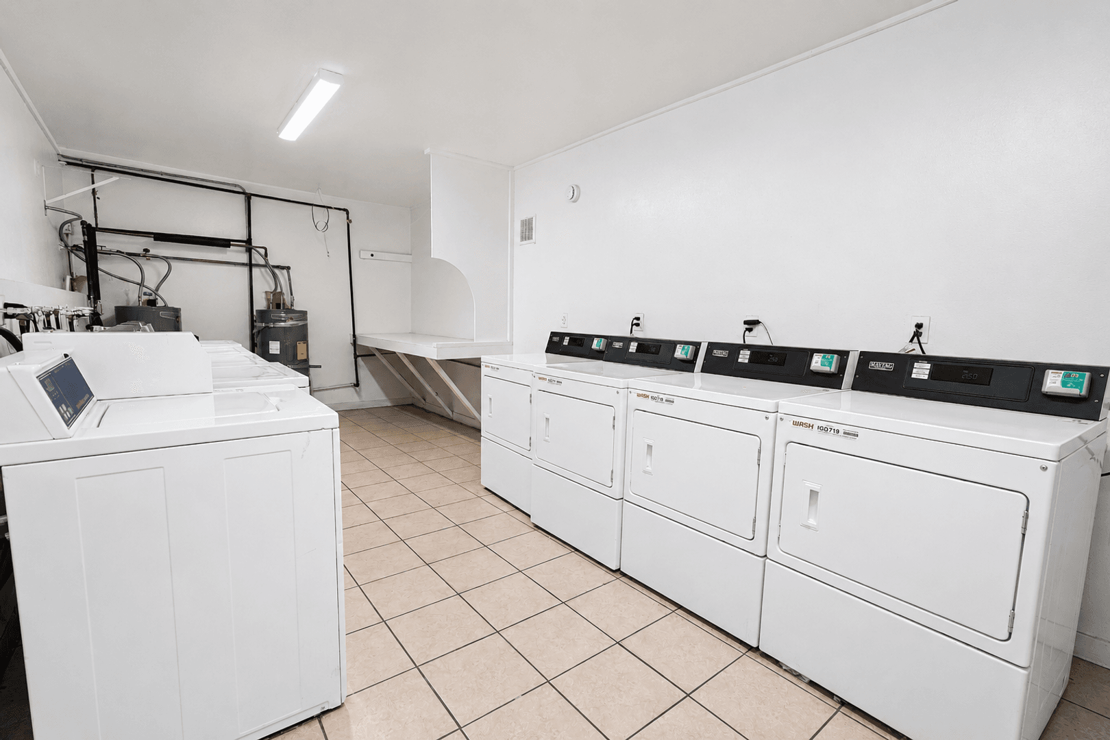 Banning Apartment: 5001-5059 W Wilson St