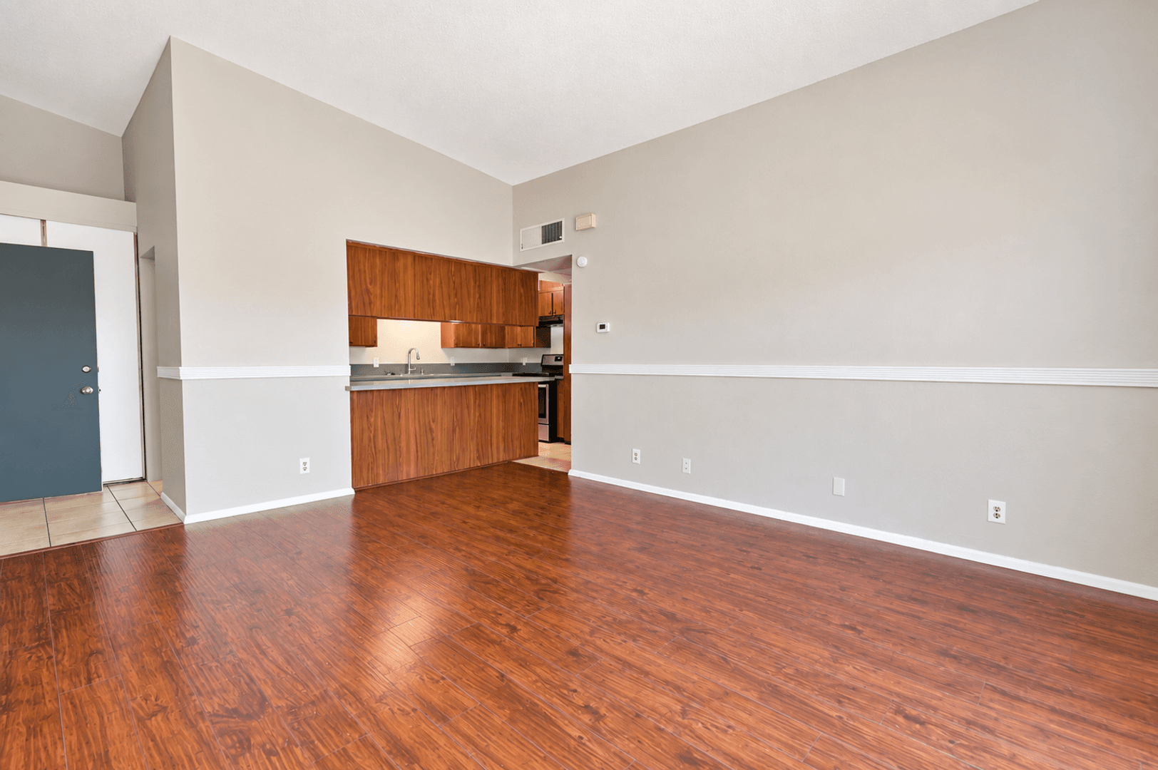 Banning Apartment: 5001-5059 W Wilson St
