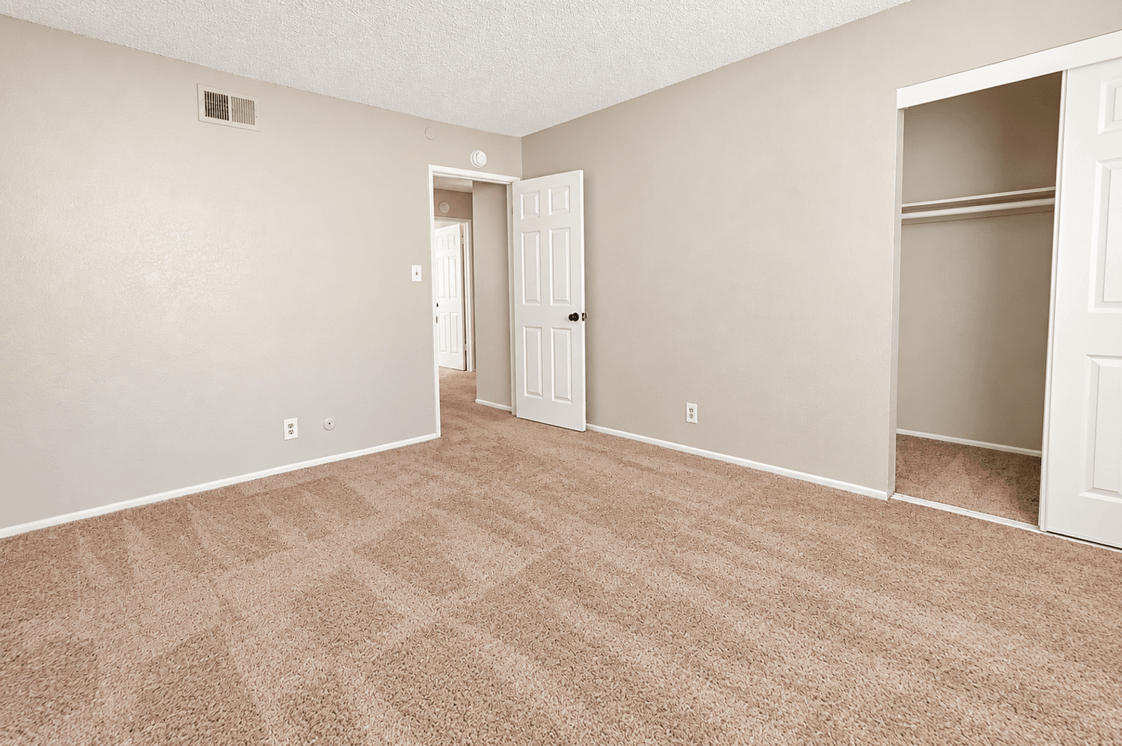 Corona Apartment: 461-587 River Rd