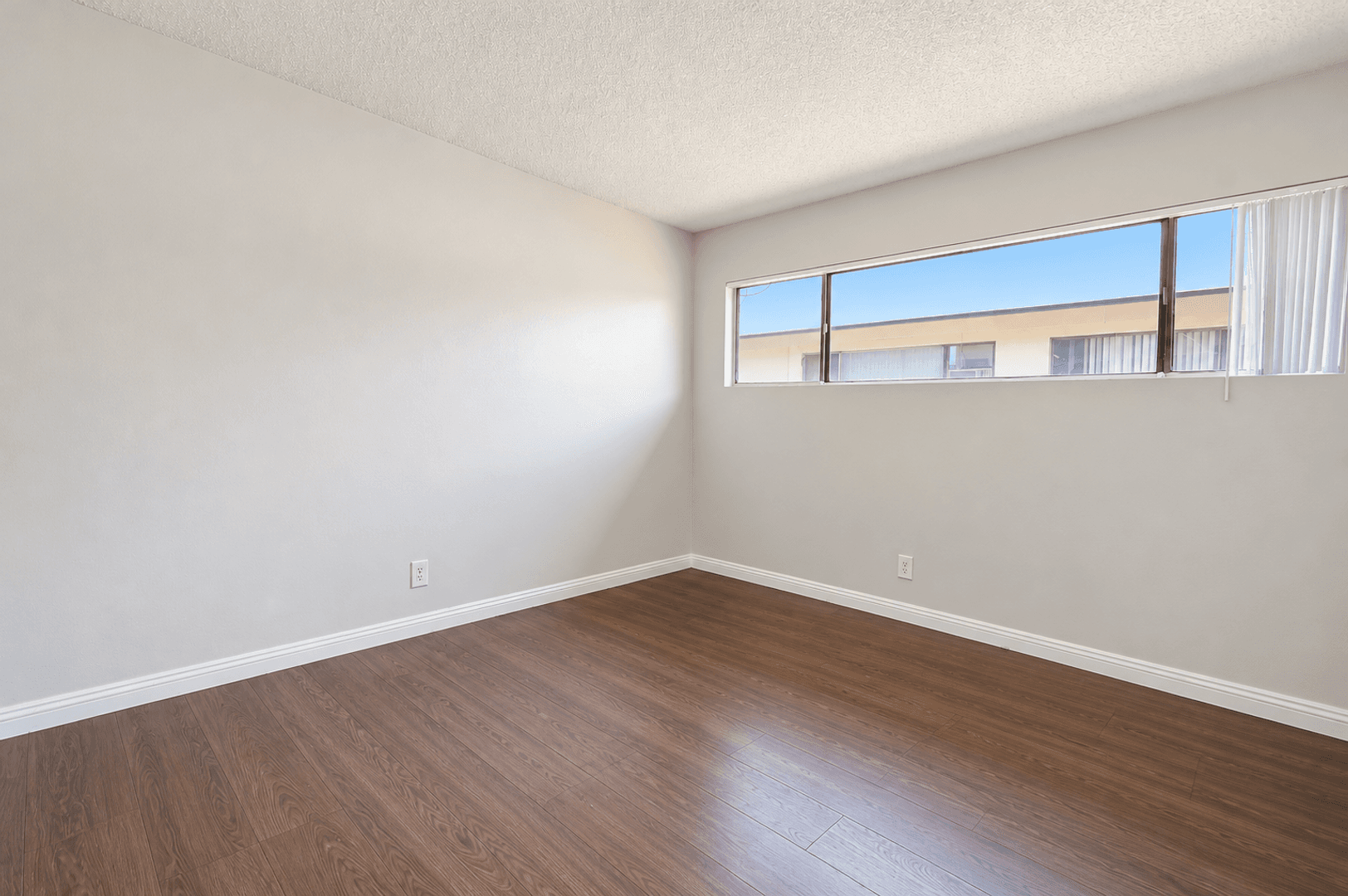 Upland Apartment: 571 E Richland St